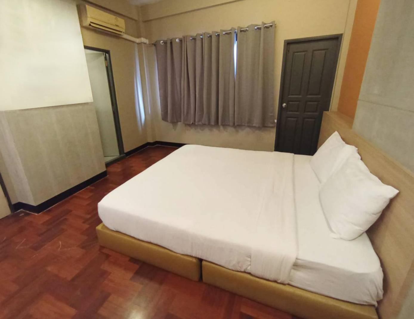 Go Inn Silom โกอินน์ สีลม - สถานีรถไฟฟ้าเซนต์หลุยส์ Bangkok Esterno foto